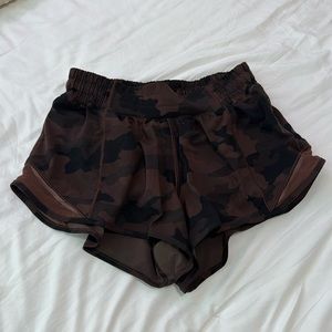 LIKE NEW Hotty hot lululemon shorts 2in inseam size4